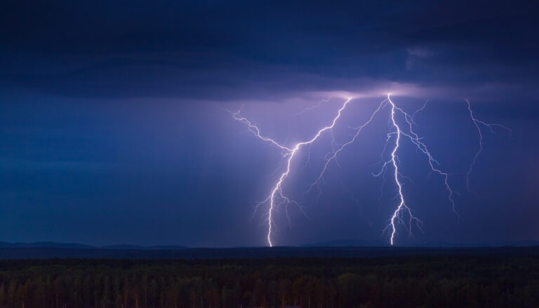 lightning storm at night 2023 11 27 05 09 00 utc